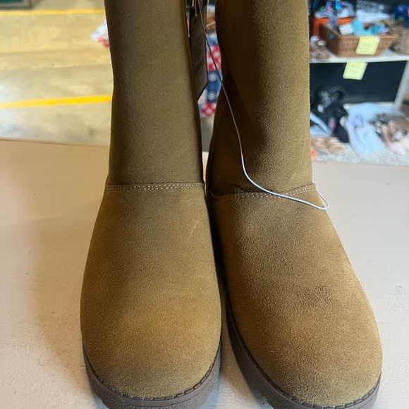 Universal thread women boots. - Picture 5 of 5